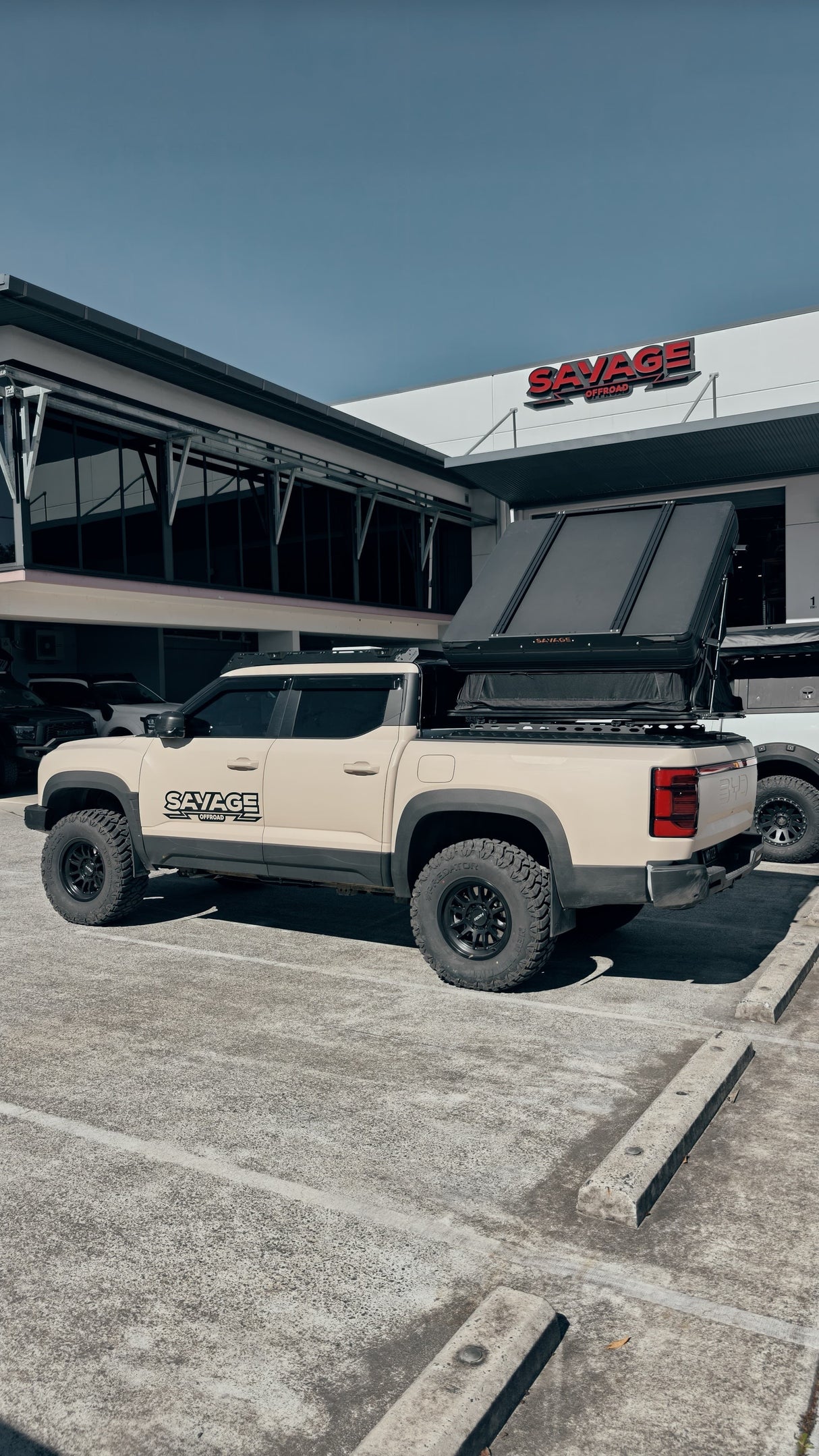 SAVAGE HARDSHELL ROOFTOP TENT