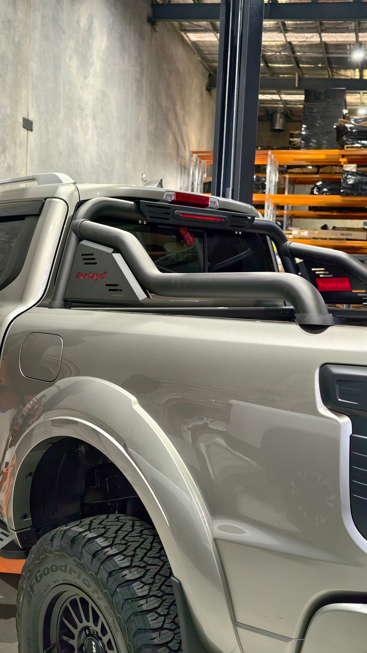 BESTWYLL PREMIUM SPORTS BAR WITH BRAKE LIGHT