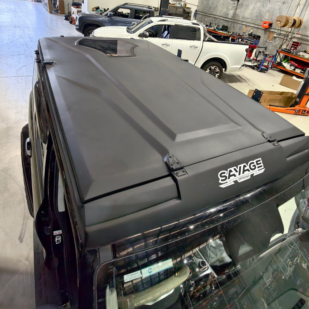 GWM TANK 300 SLIMLINE RACKLESS ROOFTOP TENT WITH LADDER