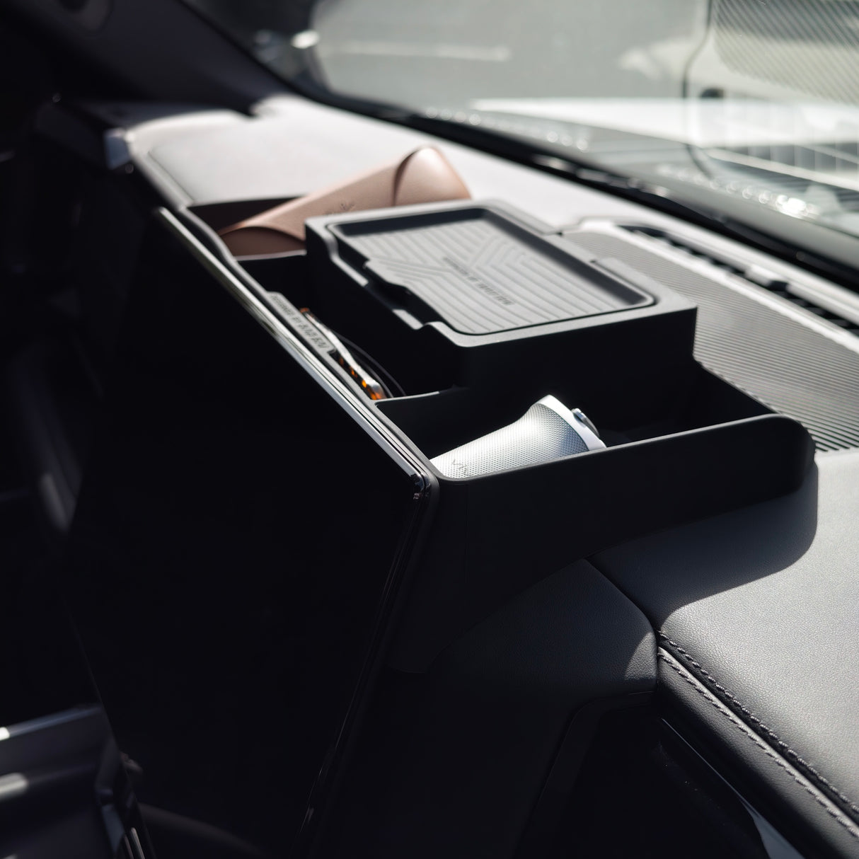 CENTRE SCREEN REAR STORAGE ORGANISER DENZA B8 2026+