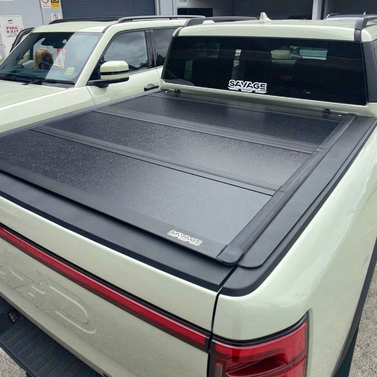 BYD SHARK 6 SAVAGE TRIFOLD STEALTH HARD LID COVER - TONNEAU - Savage Tech Australia