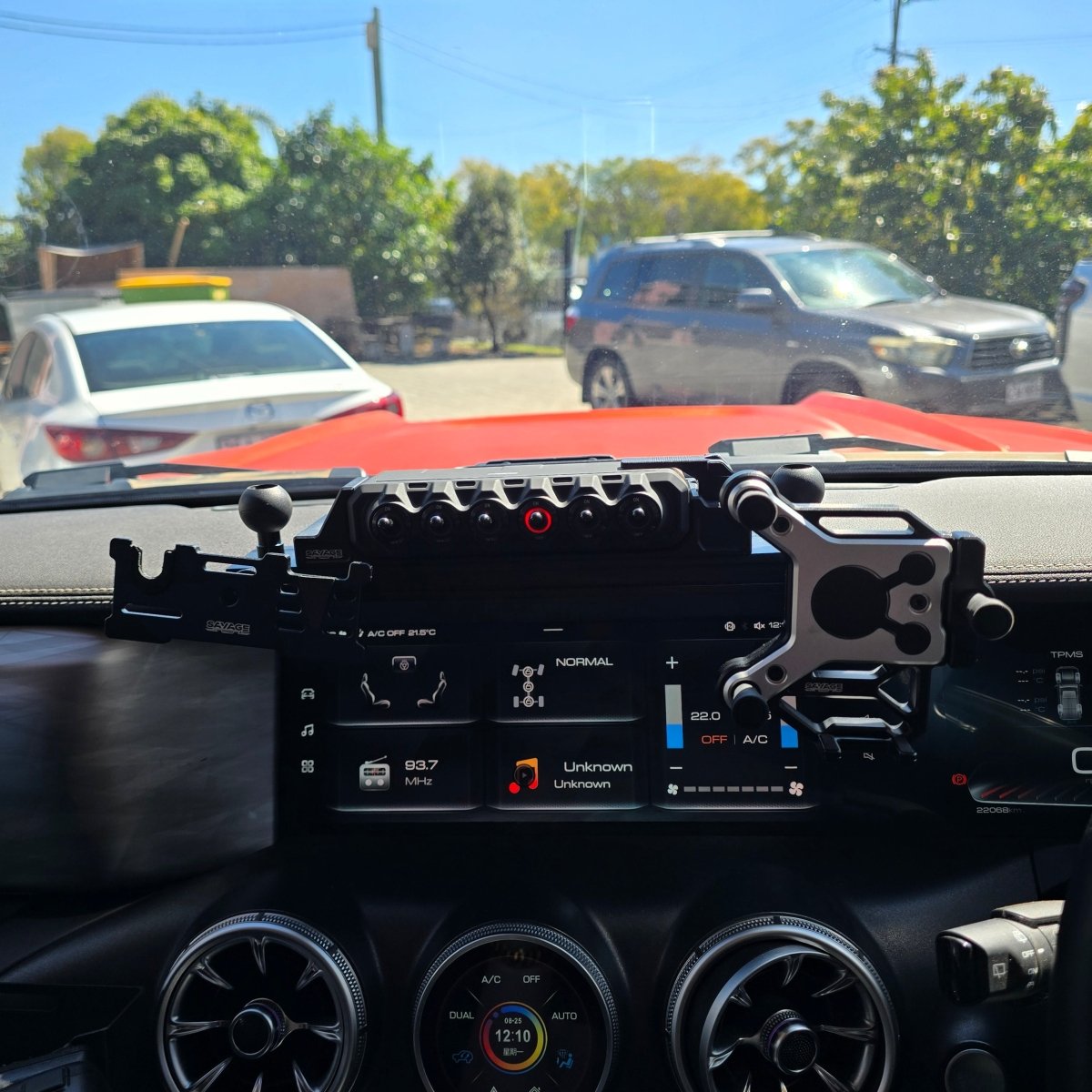 TANK 300 SAVAGE COMMAND CENTRE WITH 6 SWITCH WIRELESS CONTROLLER - Savage Tech Australia