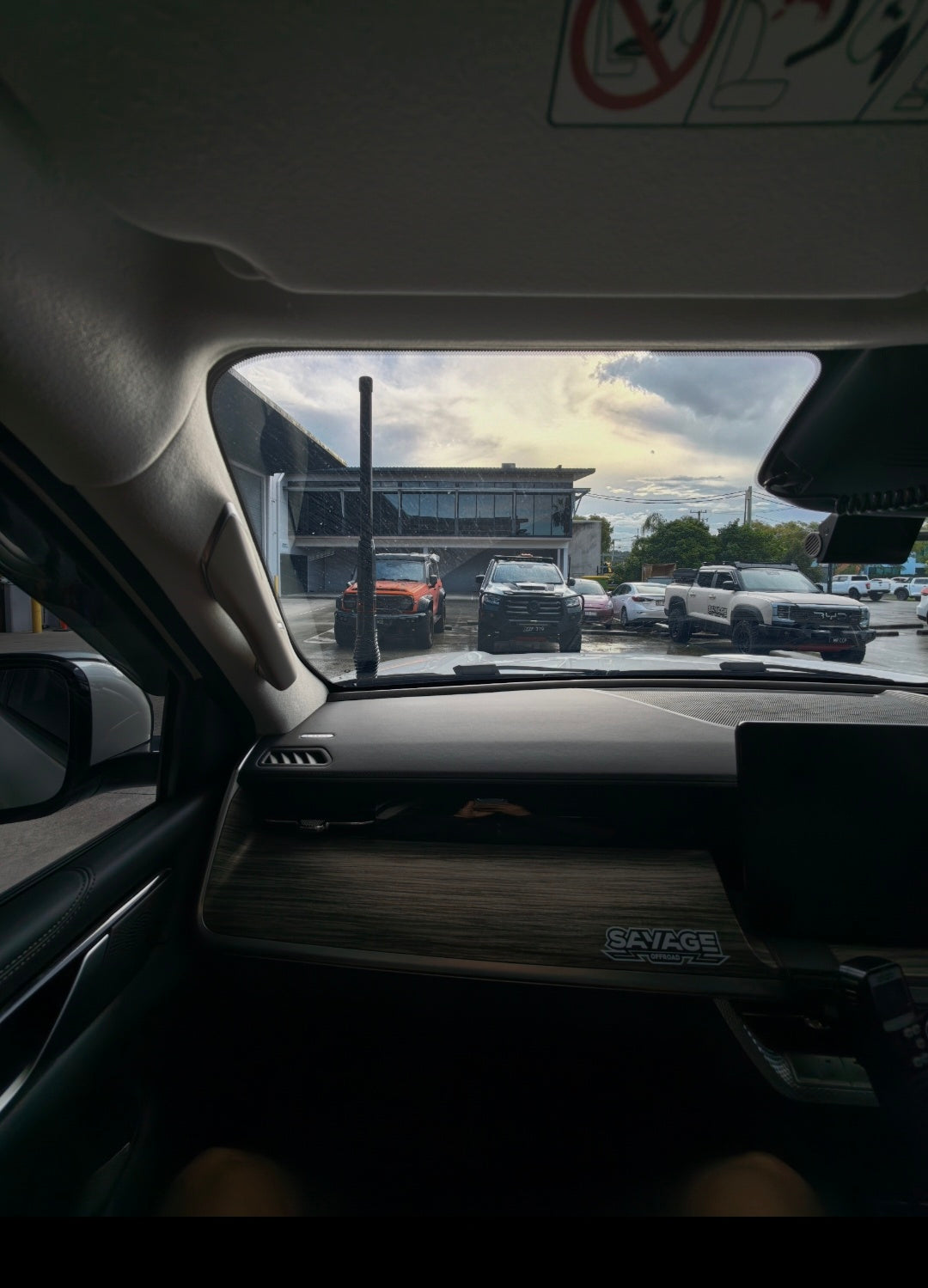 GWM ALPHA / GWM TANK 500 UHF ANTENNA BRACKET BONNET MOUNT