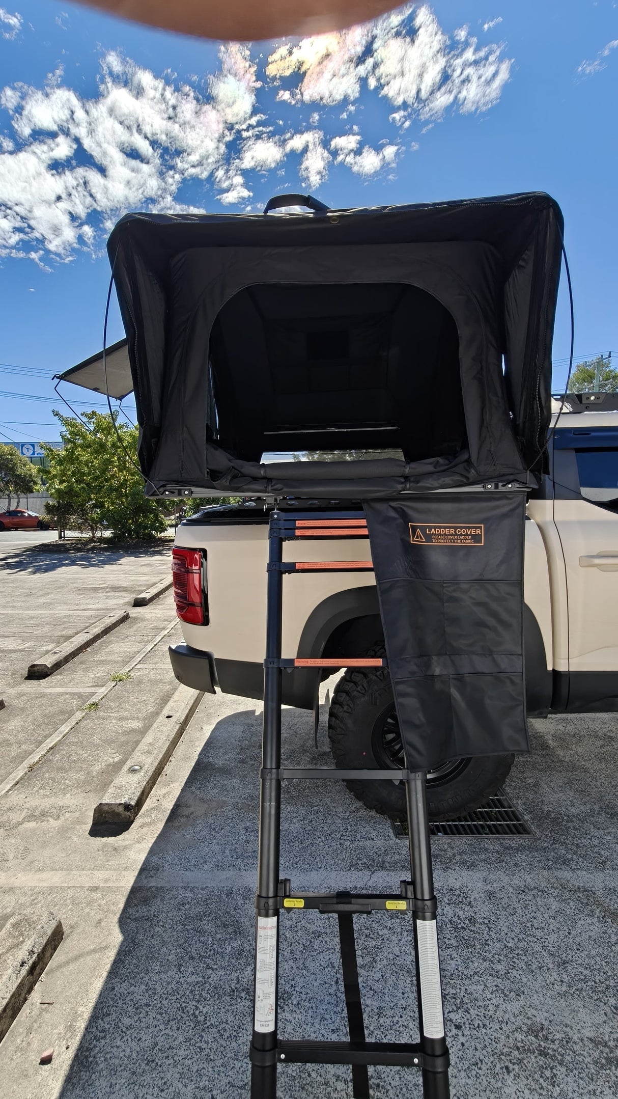 SAVAGE HARDSHELL ROOFTOP TENT