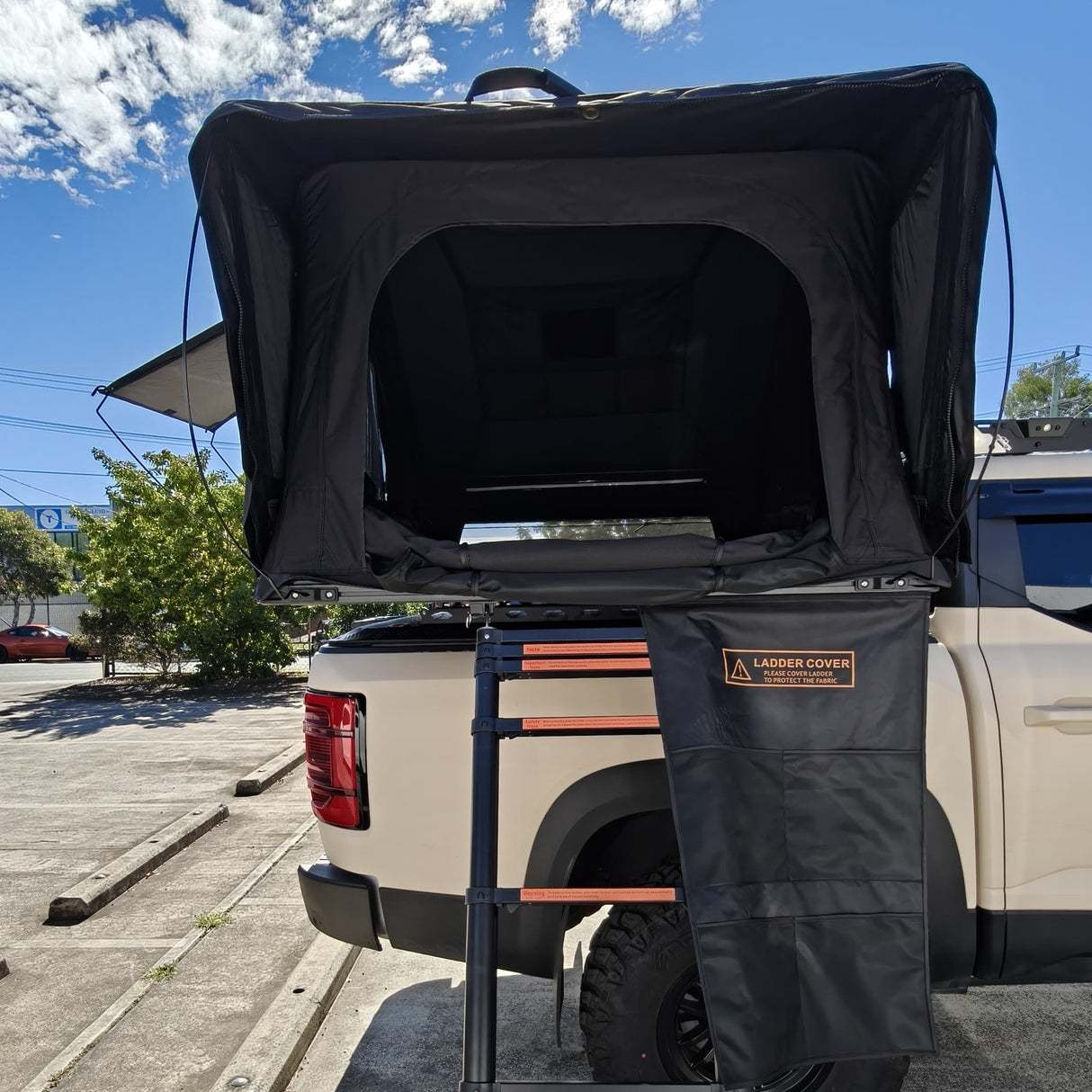 SAVAGE HARDSHELL ROOFTOP TENT