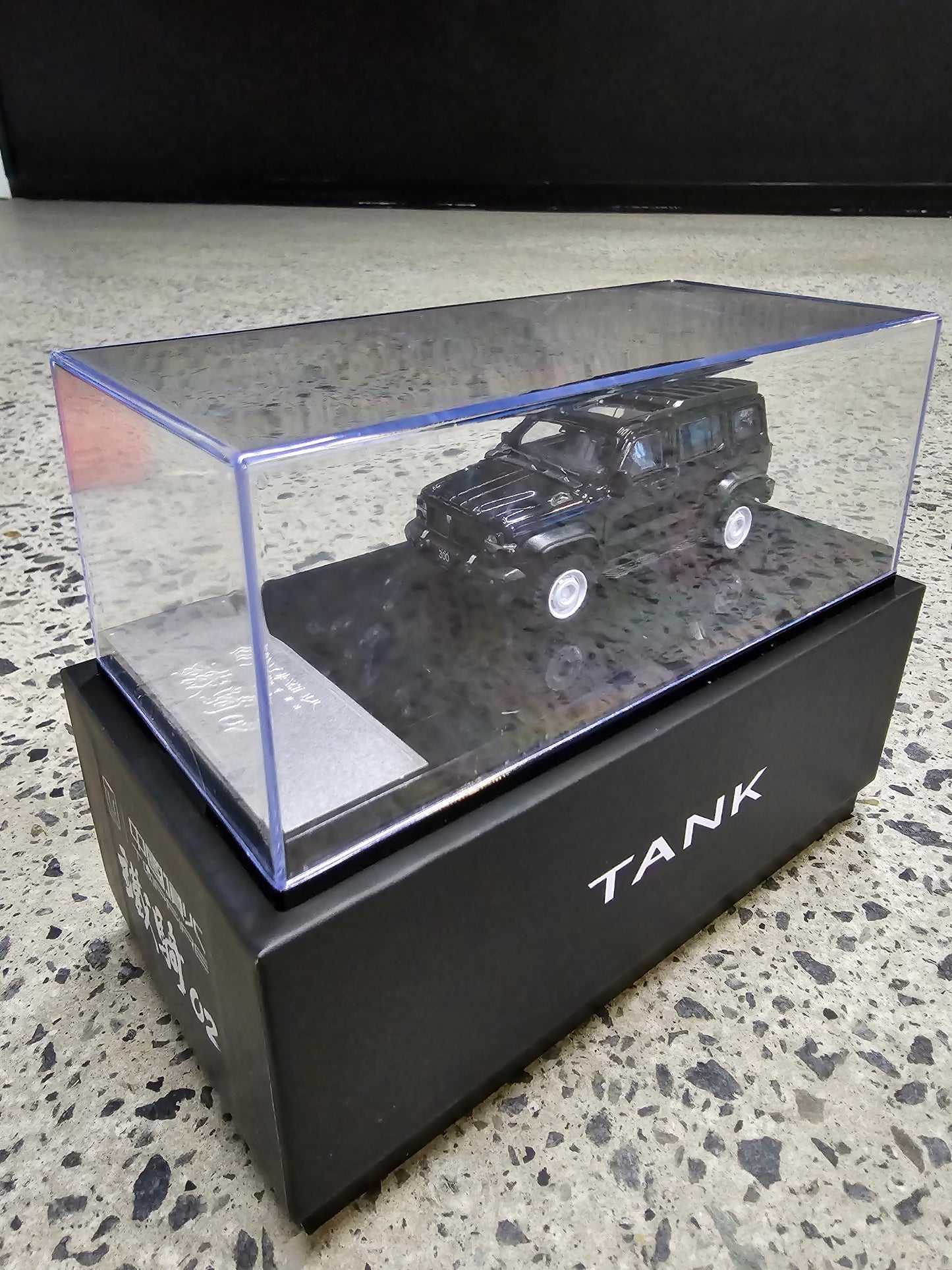 OFFICIAL TANK 300 MODEL CARS IN DISPLAY CASE 1:64