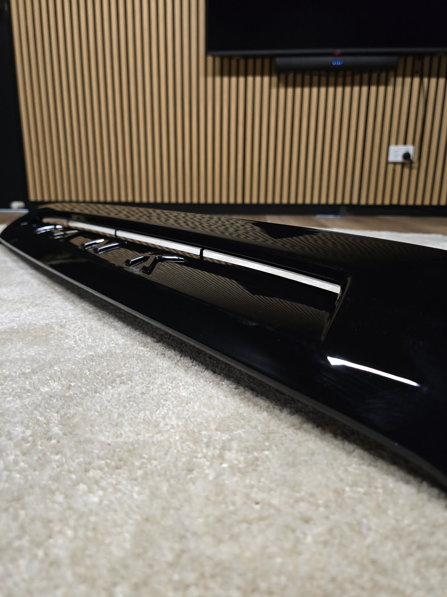 TANK 500 BONNET NOSE BLACKOUT (GLOSS)