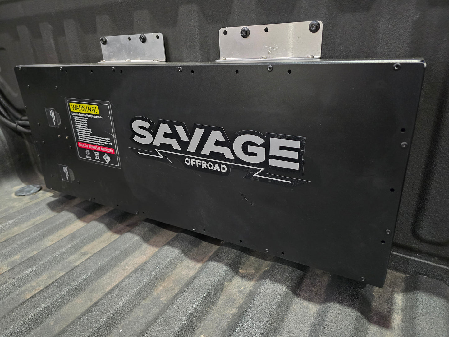 SAVAGE 12V 220Ah SLIMLINE LITHIUM BATTERY WITH BUILT-IN 40A DC-DC CHARGER