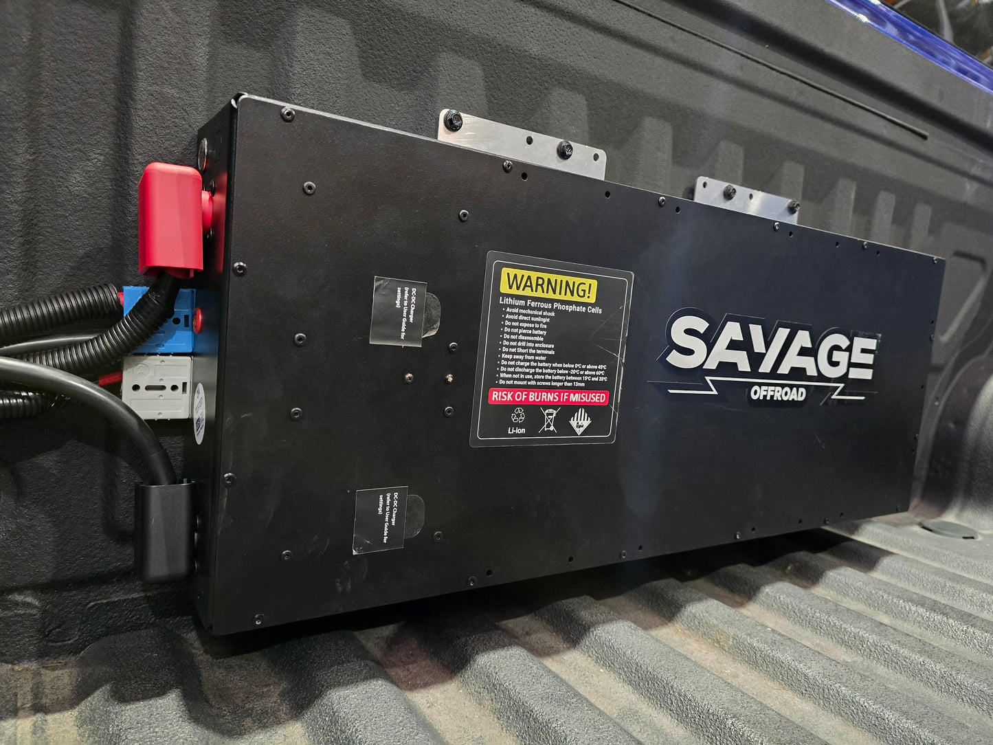 SAVAGE 12V 220Ah SLIMLINE LITHIUM BATTERY WITH BUILT-IN 40A DC-DC CHARGER