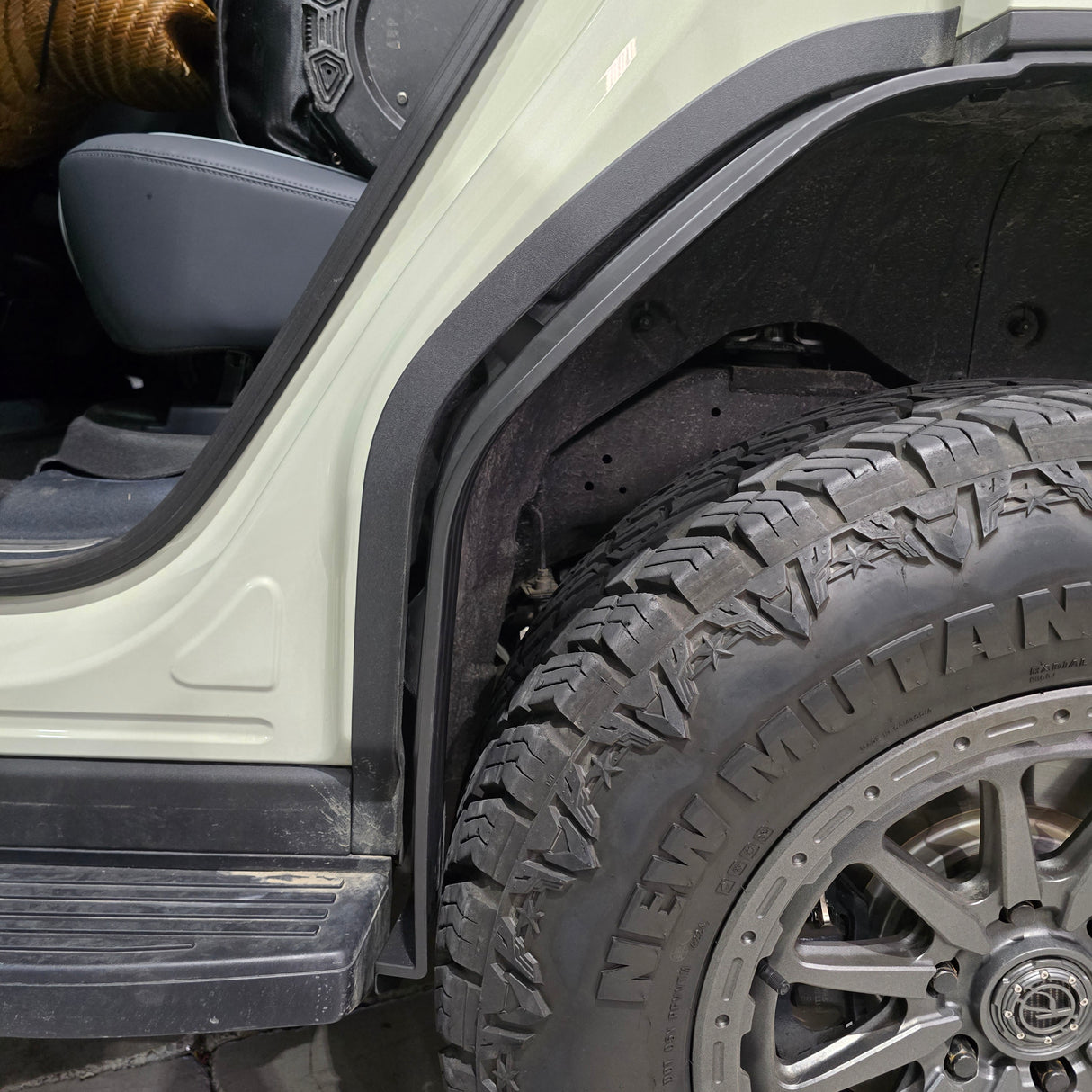 REAR DOOR MUD GUARDS DENZA B5 2026+