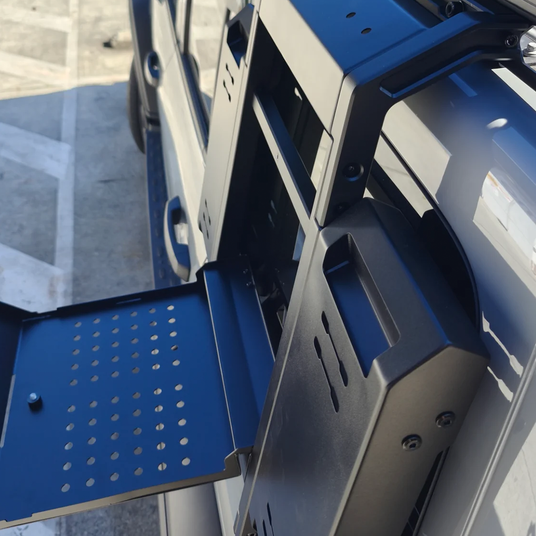TANK 300 SIDE TABLE FOR PREMIUM PLATFORM