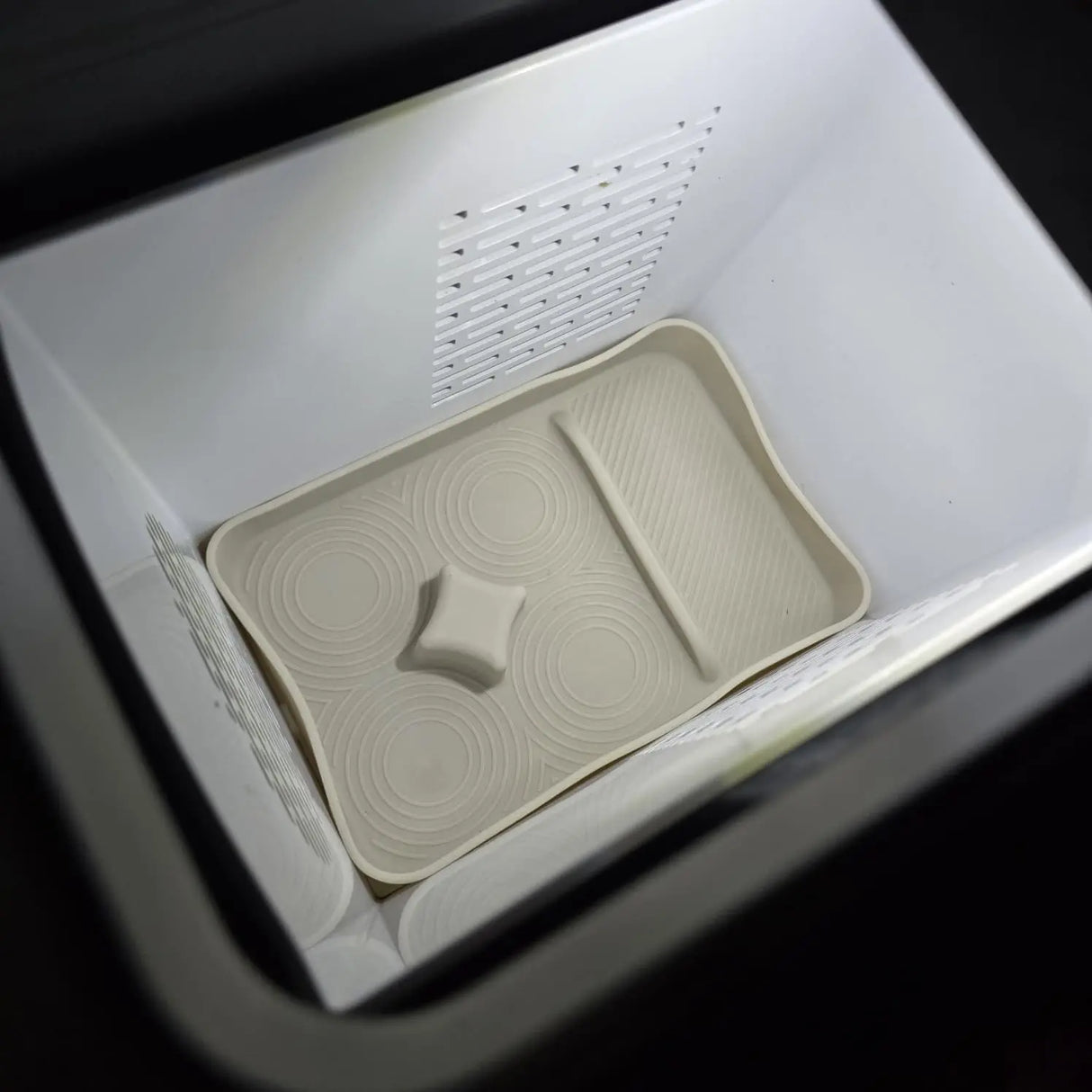 SILICONE INSERT FOR CENTRE CONSOLE FRIDGE DENZA B8 2026+