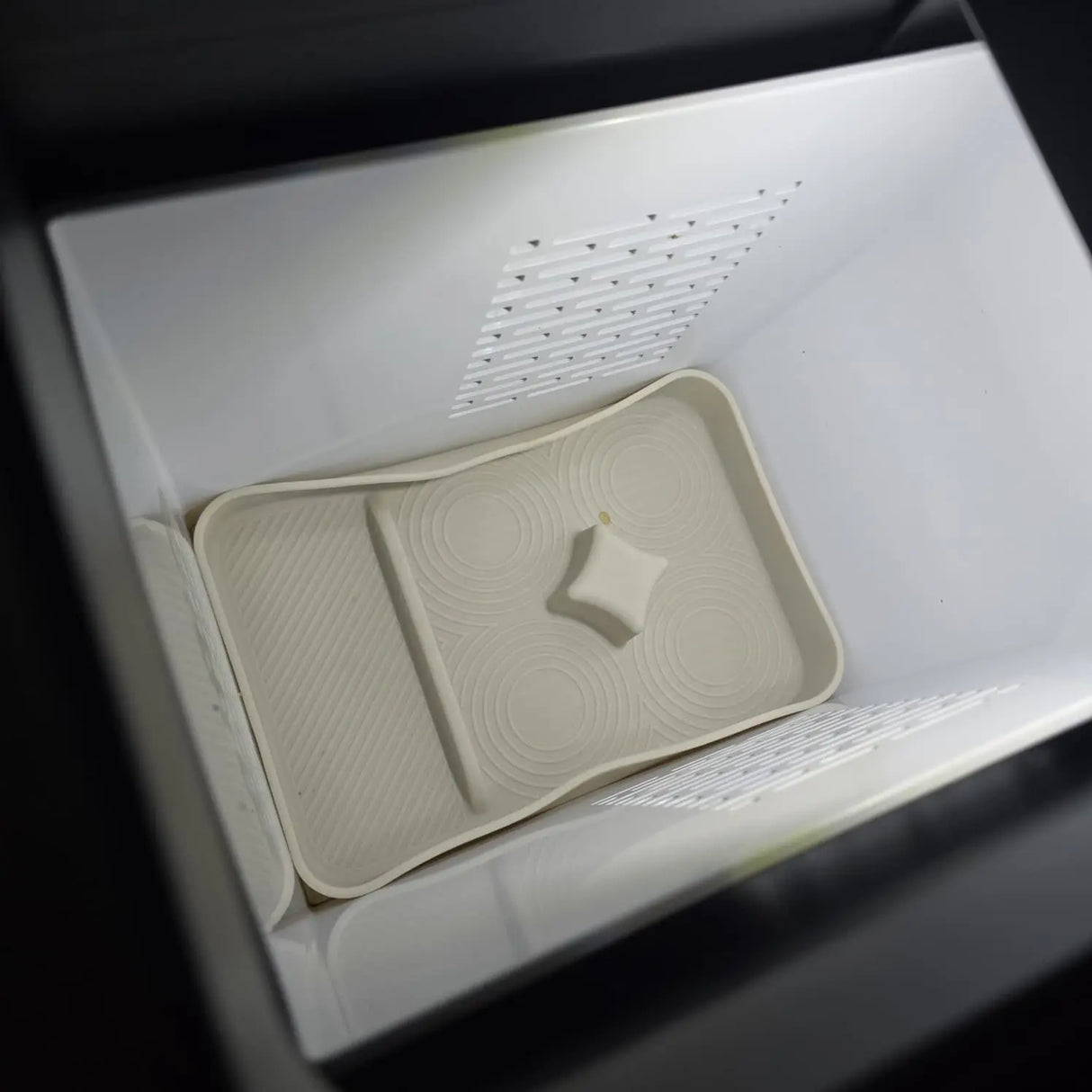SILICONE INSERT FOR CENTRE CONSOLE FRIDGE DENZA B8 2026+