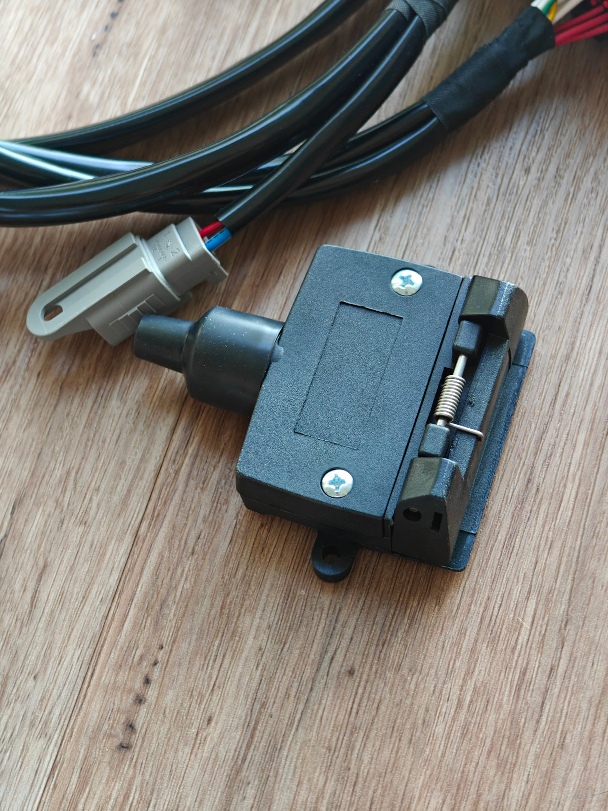 TANK 300 SAVAGE TOWKIT TOW BAR HARNESS PLUG AND PLAY (NOT COMPATIBLE WITH HYBRID HEV OR DIESEL)