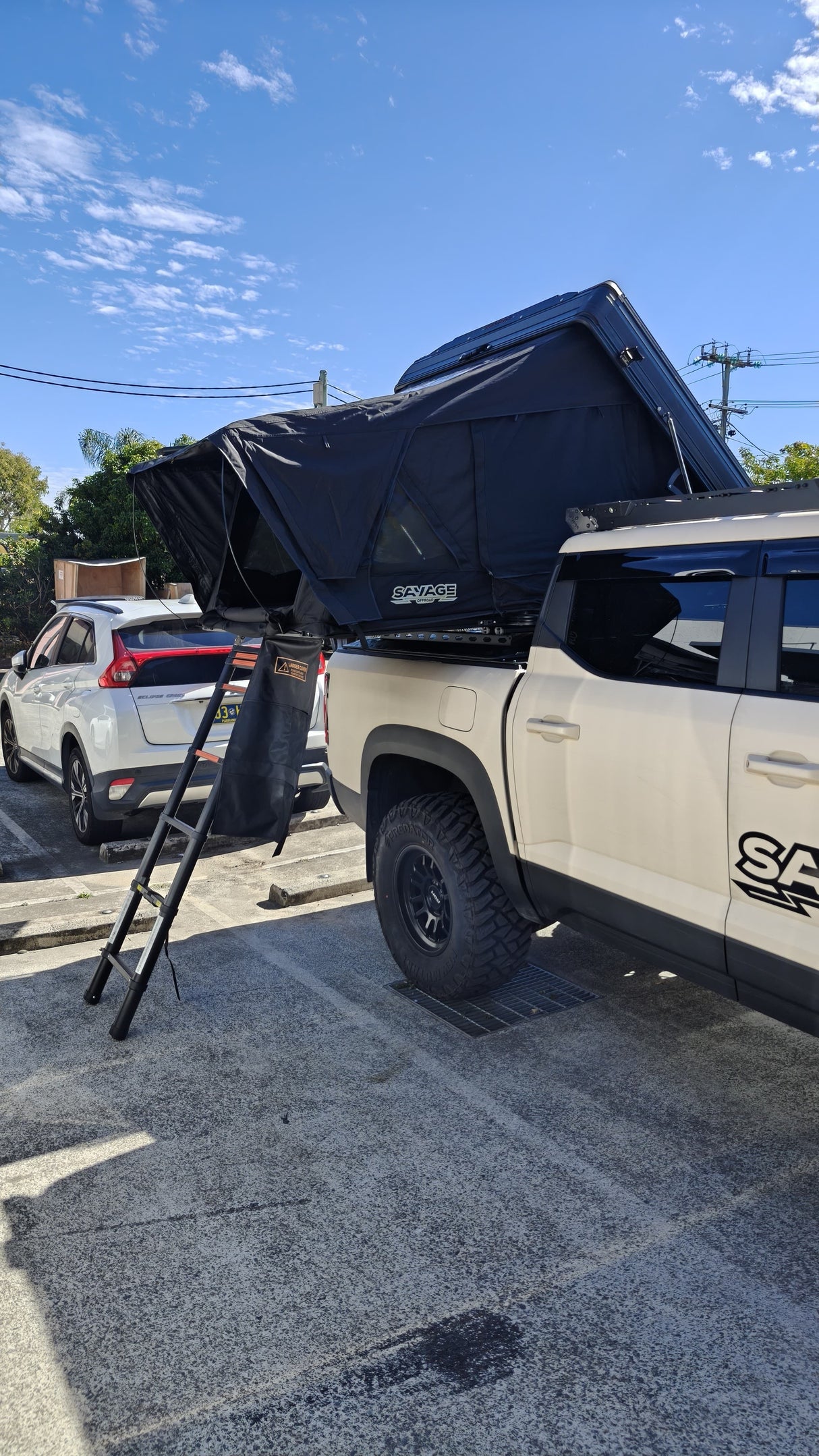 SAVAGE HARDSHELL ROOFTOP TENT