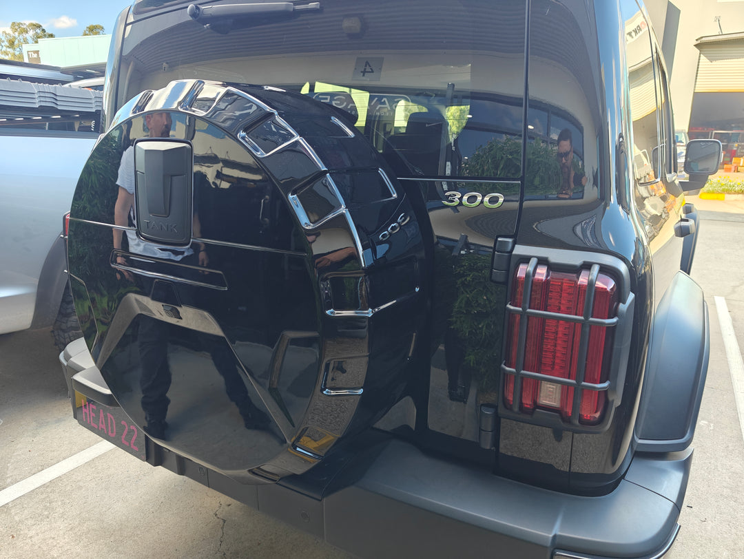 TANK 300 TYRE COVER GLOSS BLACK WITH BLACK LOGO