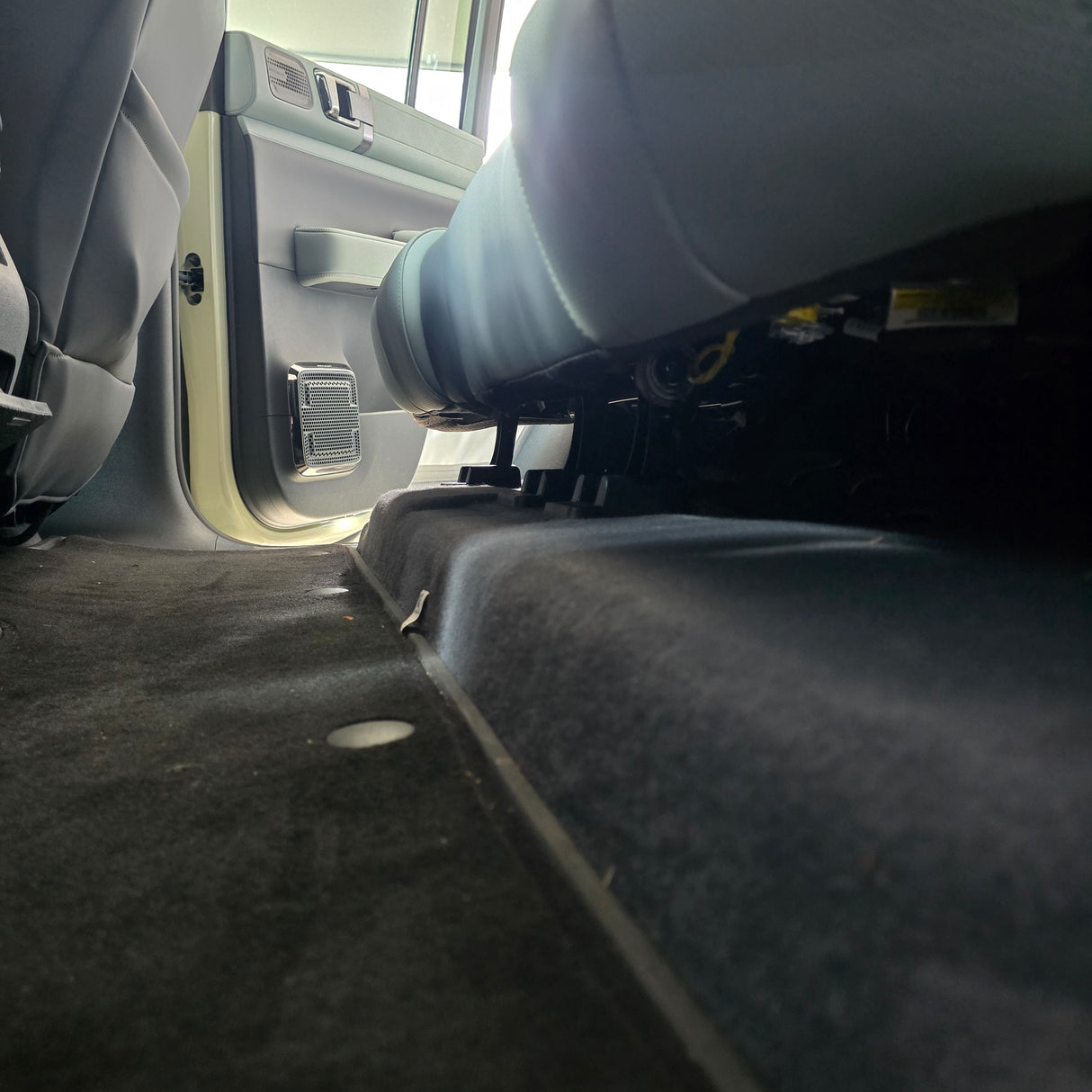 UNDER SEAT PROTECTION COVERS DENZA B5 2026+