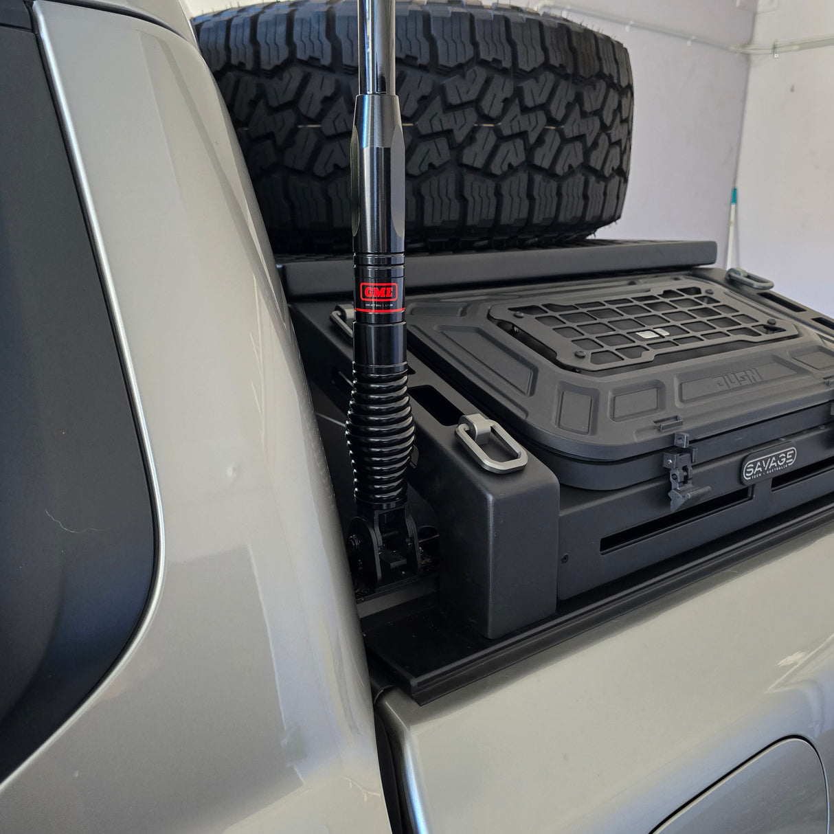 SAVAGE FOLDING UHF ANTENNA BRACKET