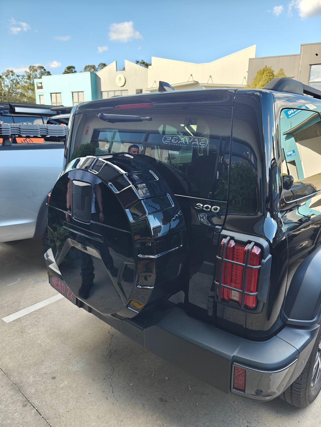 TANK 300 TYRE COVER GLOSS BLACK WITH BLACK LOGO