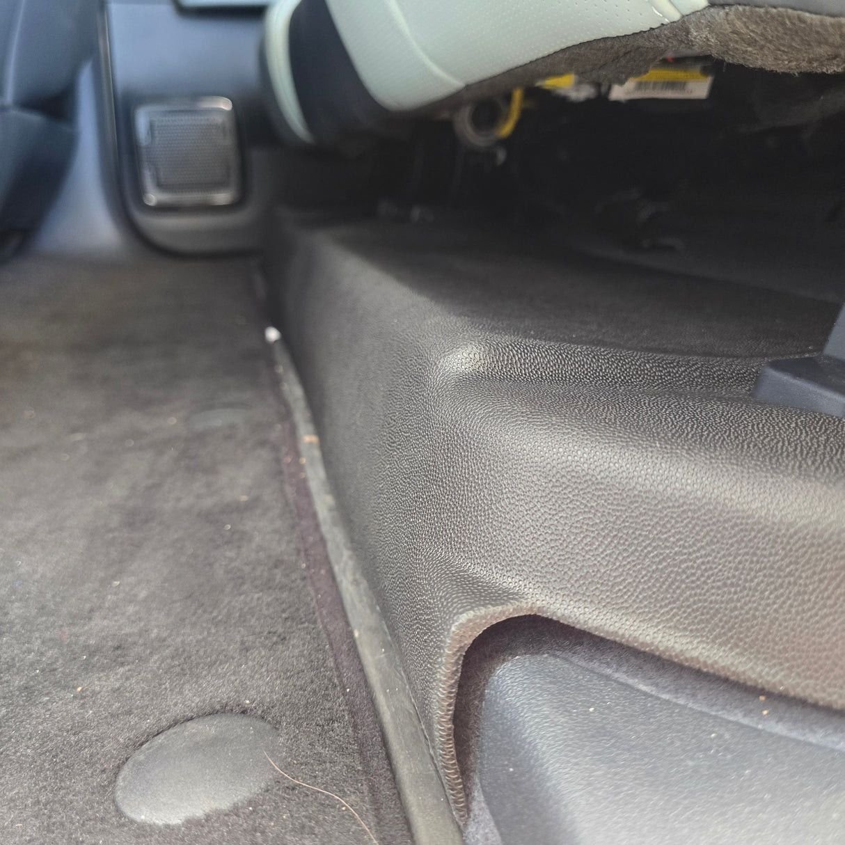 UNDER SEAT PROTECTION COVERS DENZA B5 2026+