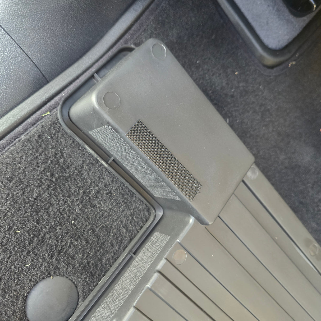 DENZA B5 2026+ UNDERSEAT STORAGE TRAYS