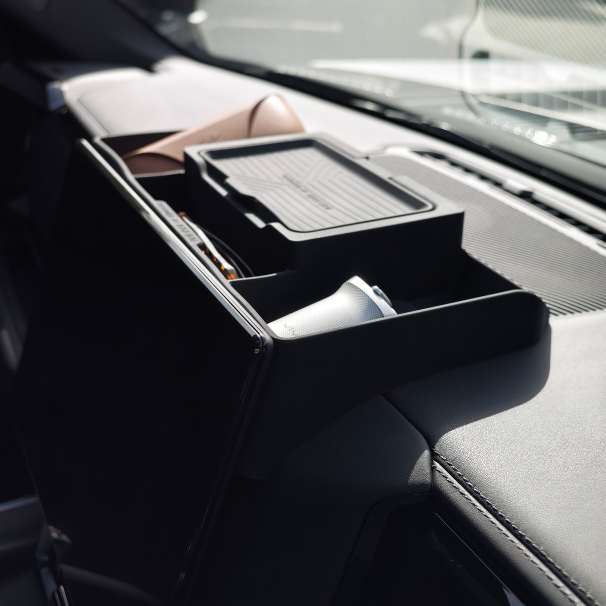 CENTRE SCREEN REAR STORAGE ORGANISER DENZA B8 2026+