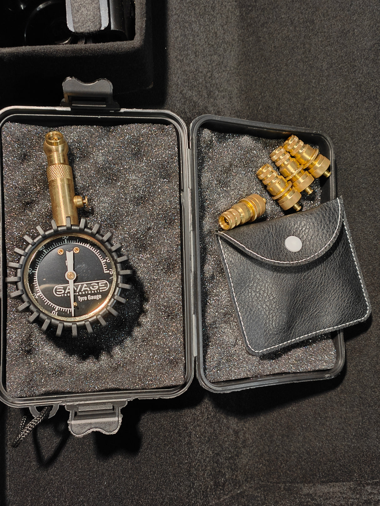 TYRE DEFLATORS & PRESSURE GAUGE