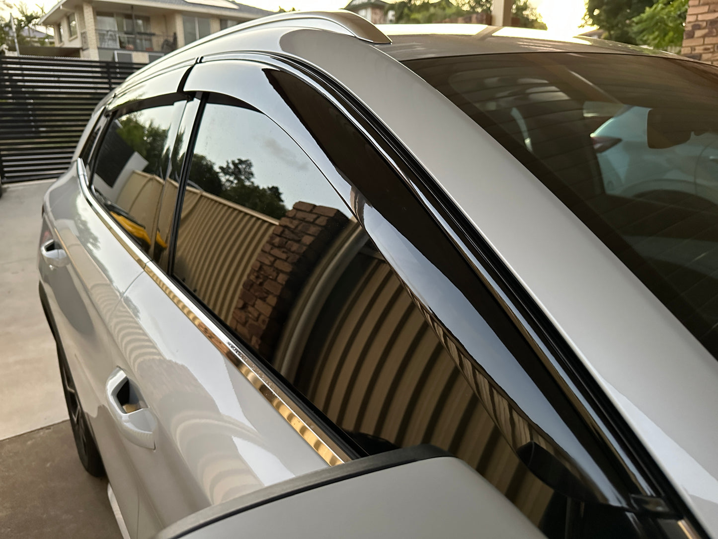 BYD ATTO3 PREMIUM TINTED WEATHERSHIELD (With Black Trim)